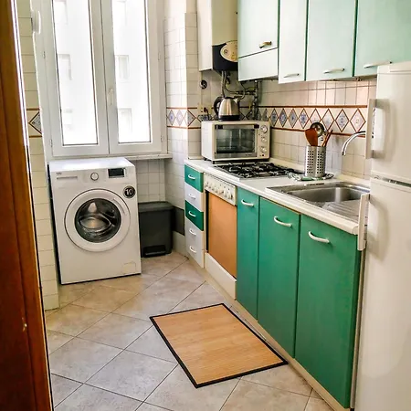 Modern 1 Bedroom Near Metro Appartamento *