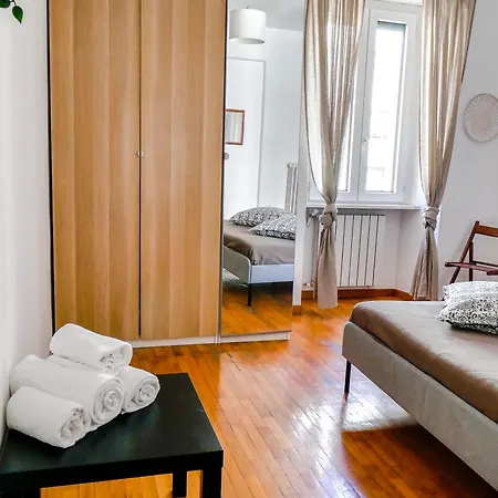 Modern 1 Bedroom Near Metro Appartamento Roma
