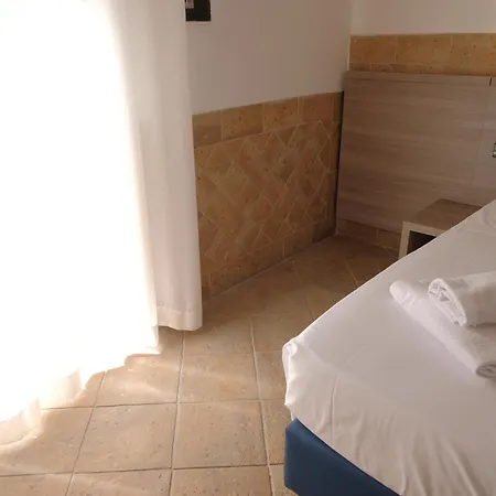 Hotel Alex Square 3*
