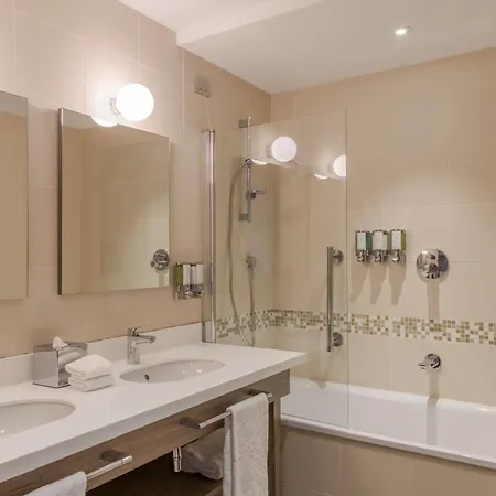 Hotel Hampton By Hilton East 3*