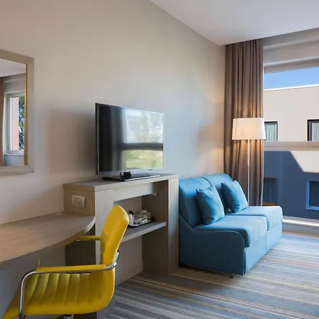 Hampton By Hilton East Hotel 3*