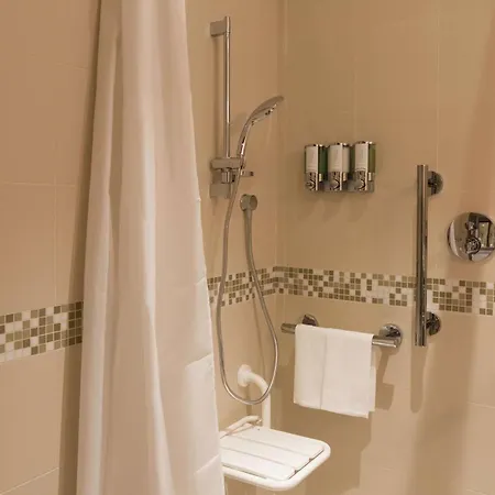 Hotel Hampton By Hilton East Roma