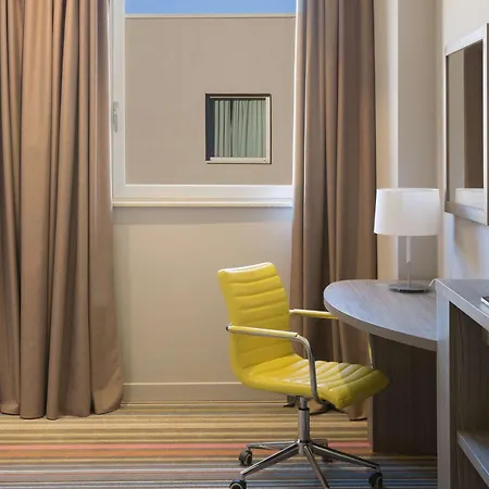 Hampton By Hilton East