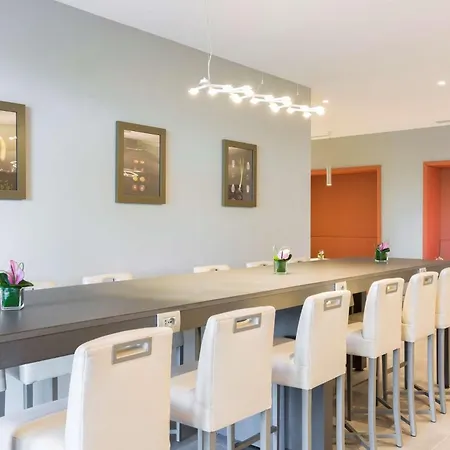 Hotel Hampton By Hilton East 3*