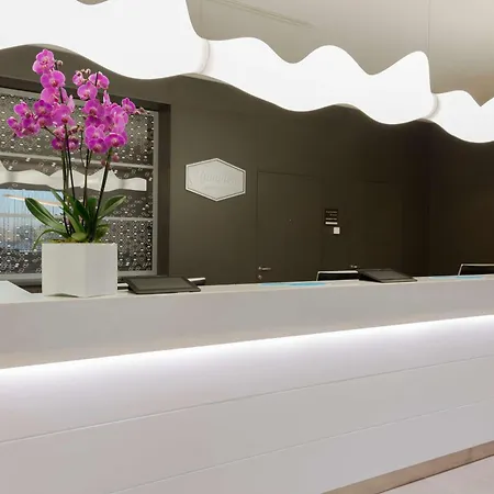 Hampton By Hilton East Hotel 3*
