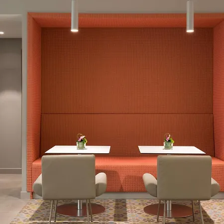 Hotel Hampton By Hilton East Roma