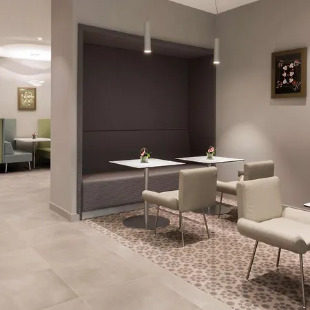 Hampton By Hilton East Roma