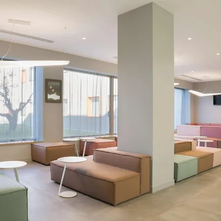 Hotel Hampton By Hilton East