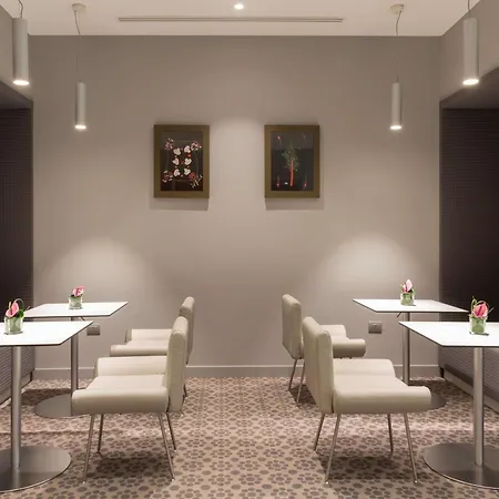 Hampton By Hilton East Roma