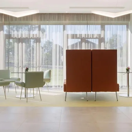 Hotel Hampton By Hilton East Roma