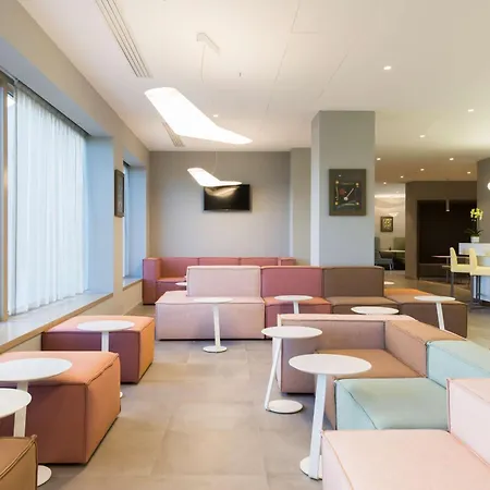 Hotel Hampton By Hilton East