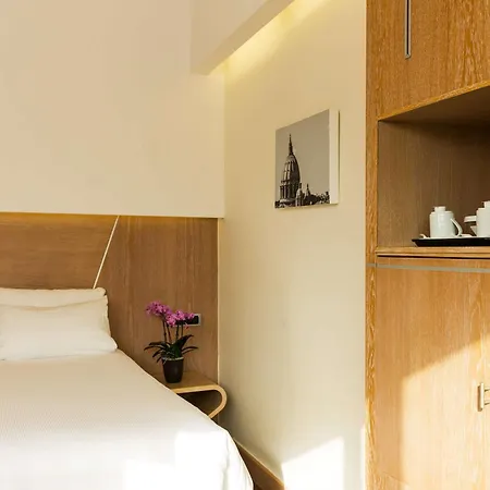 Hotel Hilton Garden Claridge 4*