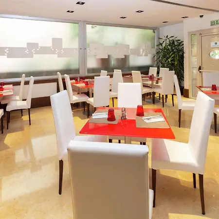 Hotel Hilton Garden Claridge 4*