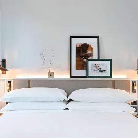 Doubletree By Hilton Monti מלון רומא