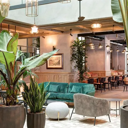 Doubletree By Hilton Monti רומא