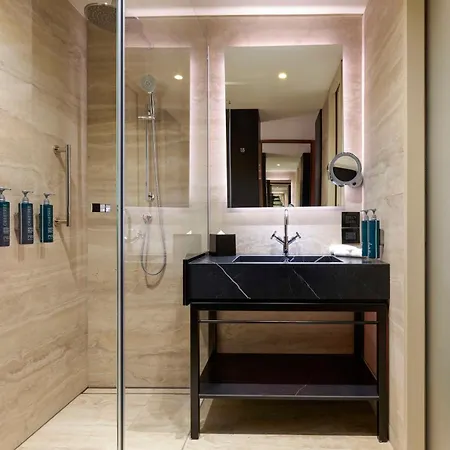 Hilton Eur La 4*