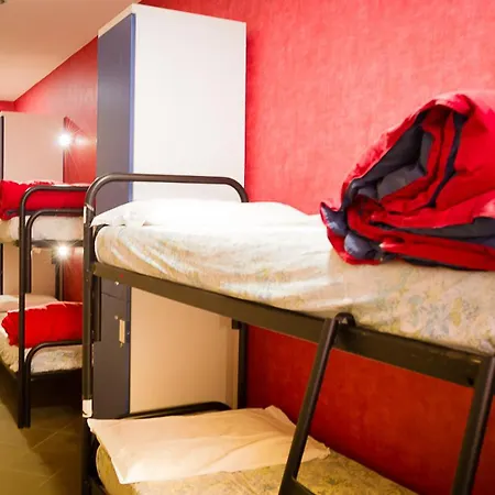 Youth Station Hostel *