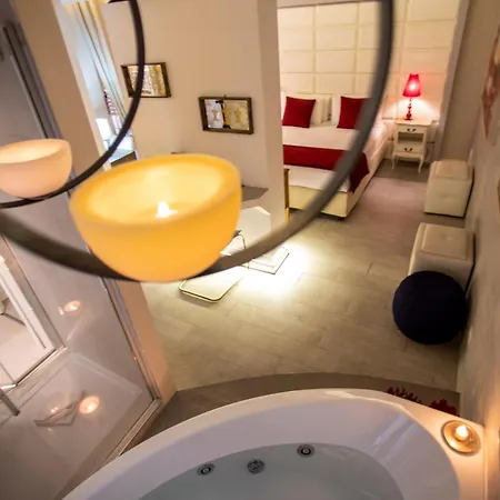 Town House Spagna- Luxury Rooms With Jacuzzi Bath Guest house