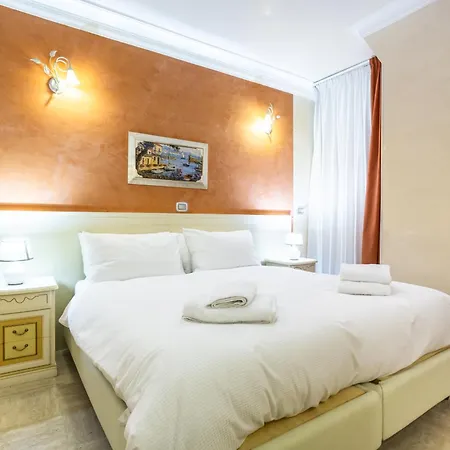 Luxury Opera Guest house *
