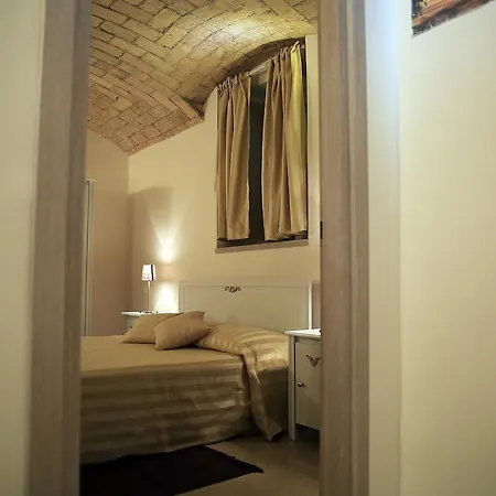 74 Crescenzio House Guest house