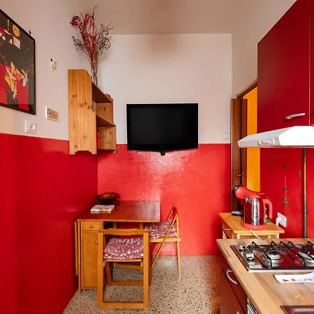 House Of Colours In Marconi, Apartment Rome