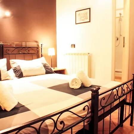Sixtythree Bed & Breakfast 2*