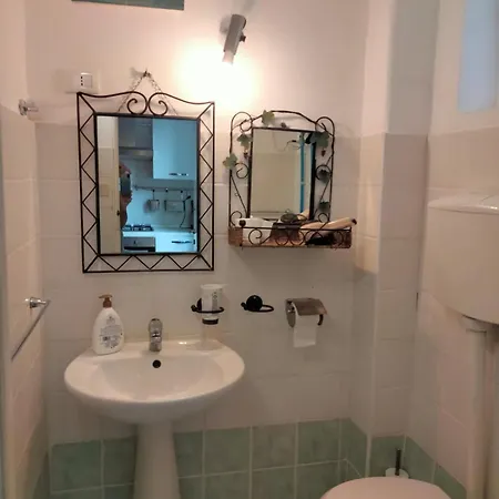 Central Station Low Cost Apartment *