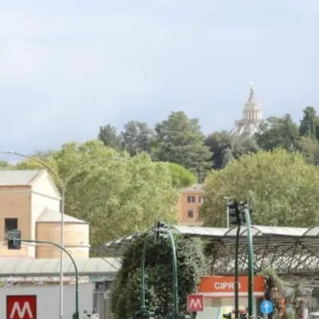 Pochi Passi Da San Pietro Metro A Cipro