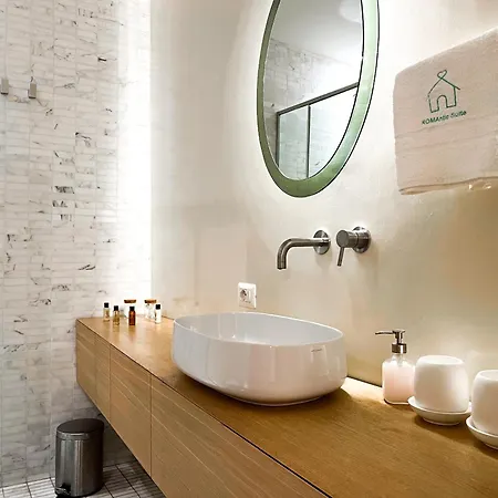 Luxury House & Secret Garden - Strategic Location, 100m To Metro B Apartment *