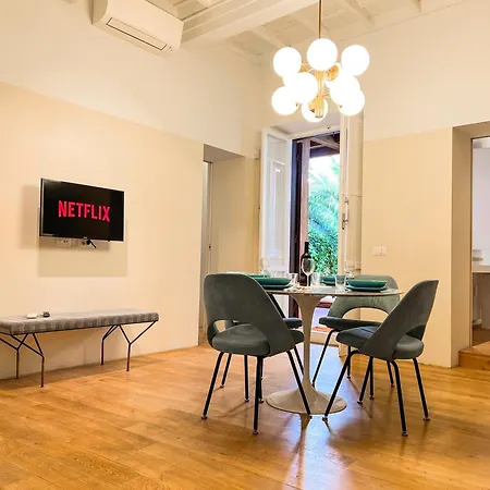 Luxury House & Secret Garden - Strategic Location, 100m To Metro B
