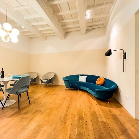 Apartment Luxury House & Secret Garden - Strategic Location, 100m To Metro B *
