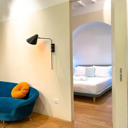 Apartment Luxury House & Secret Garden - Strategic Location, 100m To Metro B