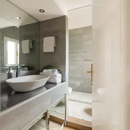 Trilussa Stylish Penthouse Apartment