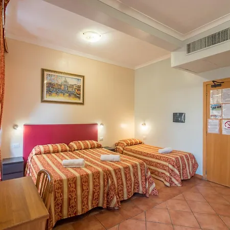 Hostel Alessandro Palace & Bar *