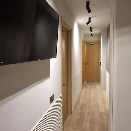 Xcross Guest house *