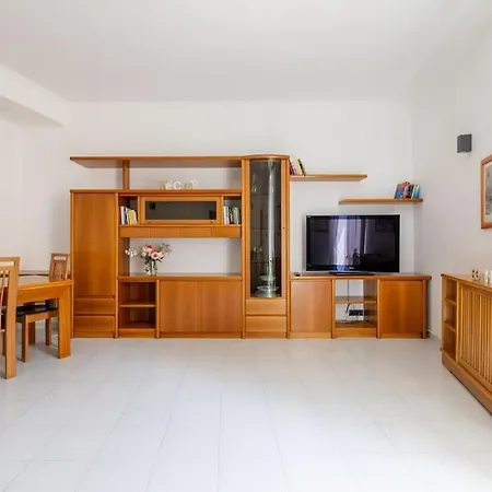 Elegant Garbatella Apartment