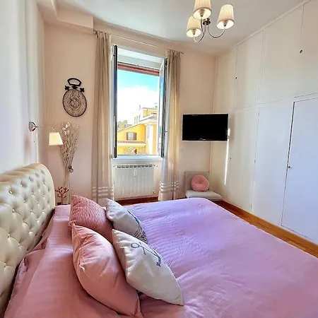 Elegant House In Apartment *
