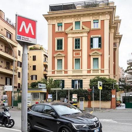 Sant'agnese Metro Apartment