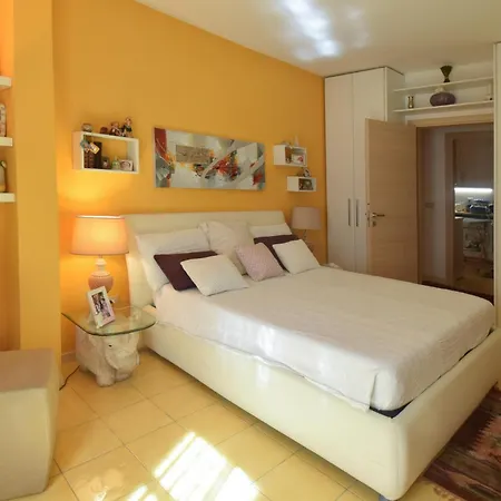 6 Bedroom Awesome In Rome