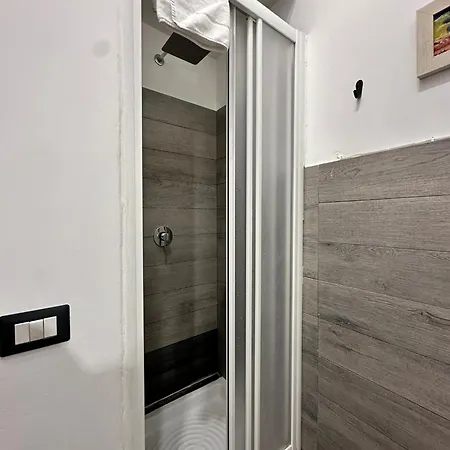 Jef Vaticano, Apartment *