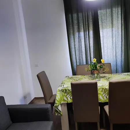 Apartment Consoli