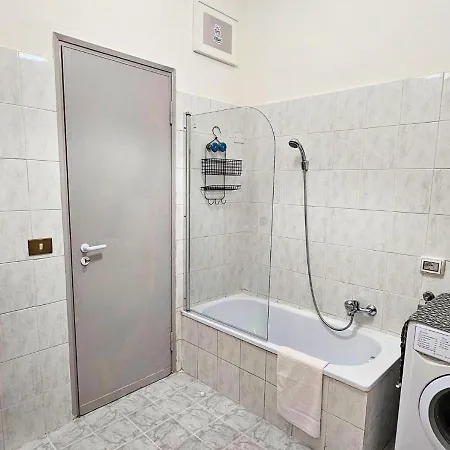 Urban Street Apartment *