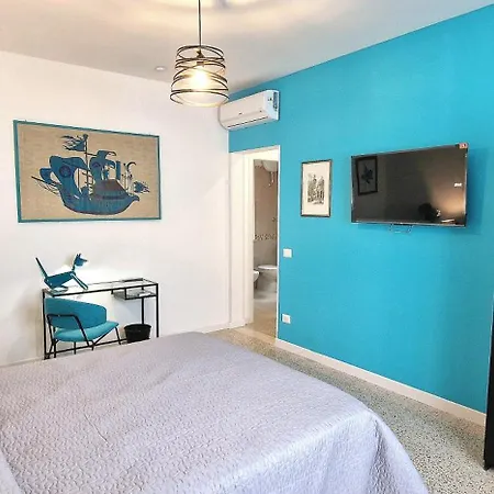 Cecilia House * Rome