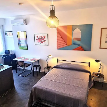 Cecilia House Guest house *