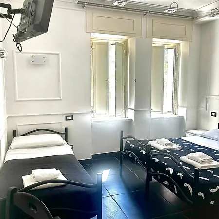 Palace Hostal Roma