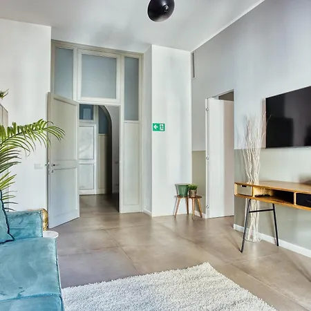 Clausim Domus: New Brightful Flat Next To The Vatican Apartment