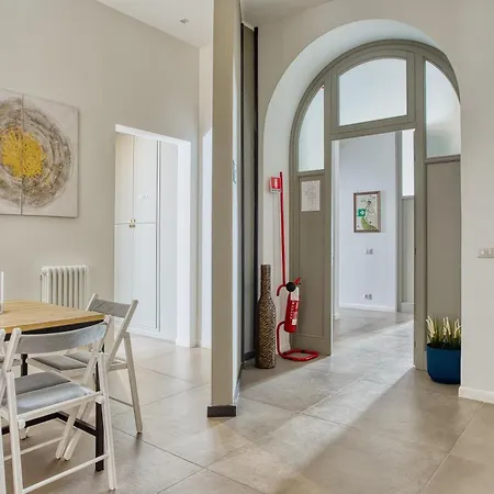 Clausim Domus: New Brightful Flat Next To The Vatican Apartment