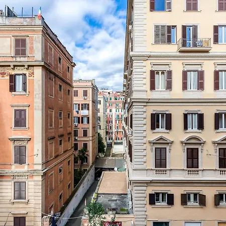 Clausim Domus: New Brightful Flat Next To The Vatican Rome