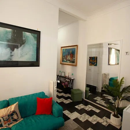 Three Sisters- La Casa Nel Cuore Di Roma