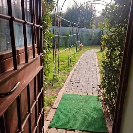 Appia Antica Giardino Parcheggio Fermata Bus 4 Ospiti Casa vacanze *